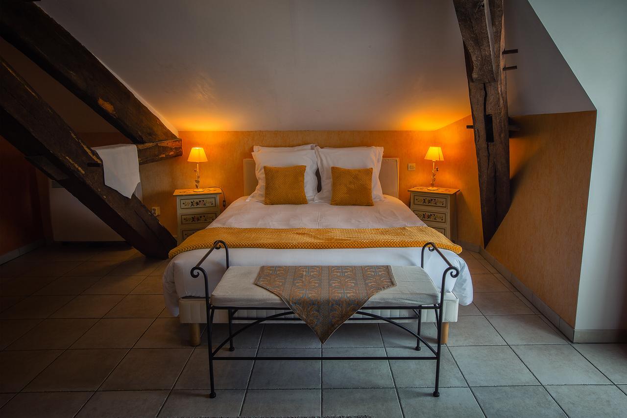 Hotel & Spa Chai De La Paleine Le Puy-Notre-Dame エクステリア 写真