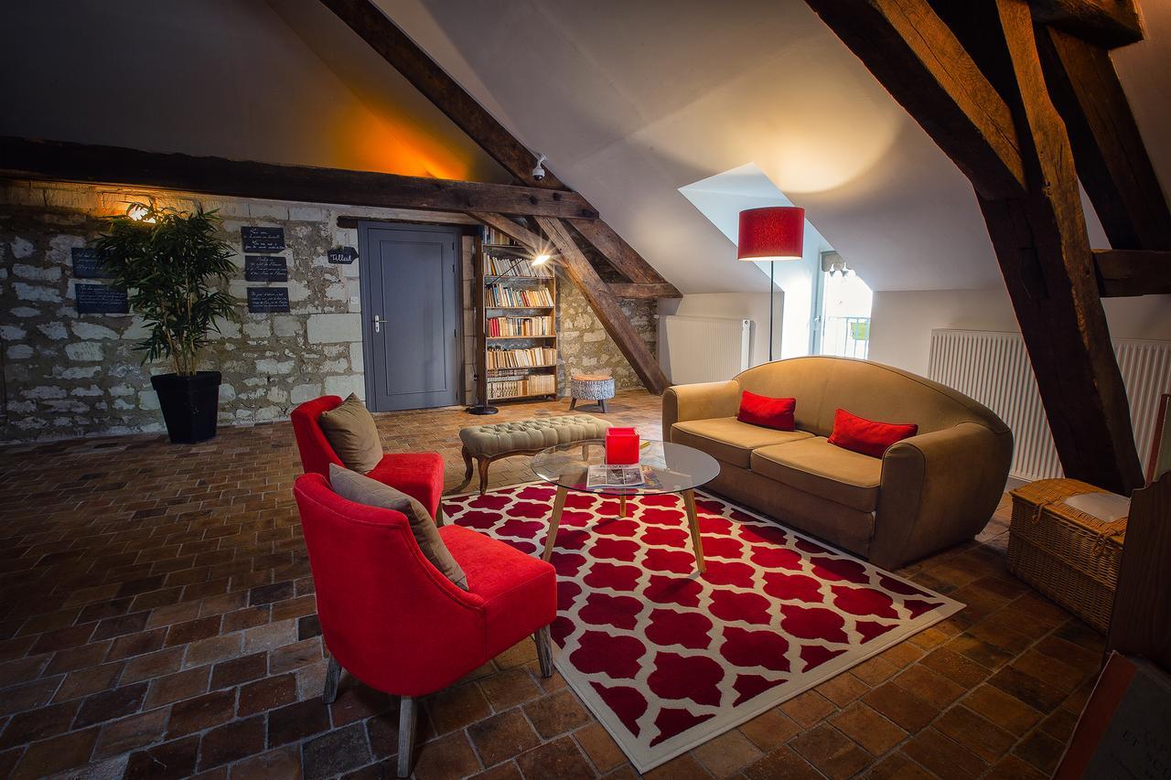 Hotel & Spa Chai De La Paleine Le Puy-Notre-Dame エクステリア 写真