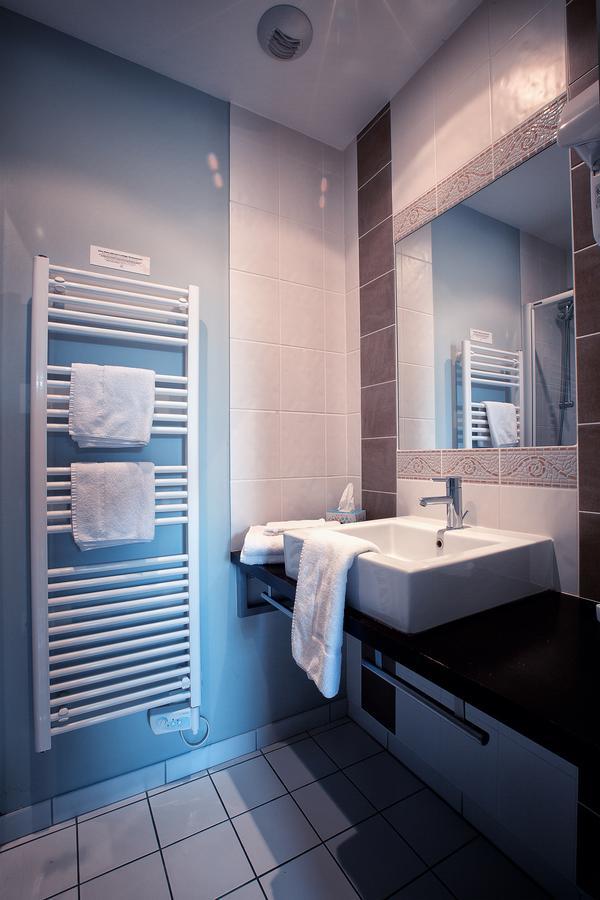 Hotel & Spa Chai De La Paleine Le Puy-Notre-Dame エクステリア 写真