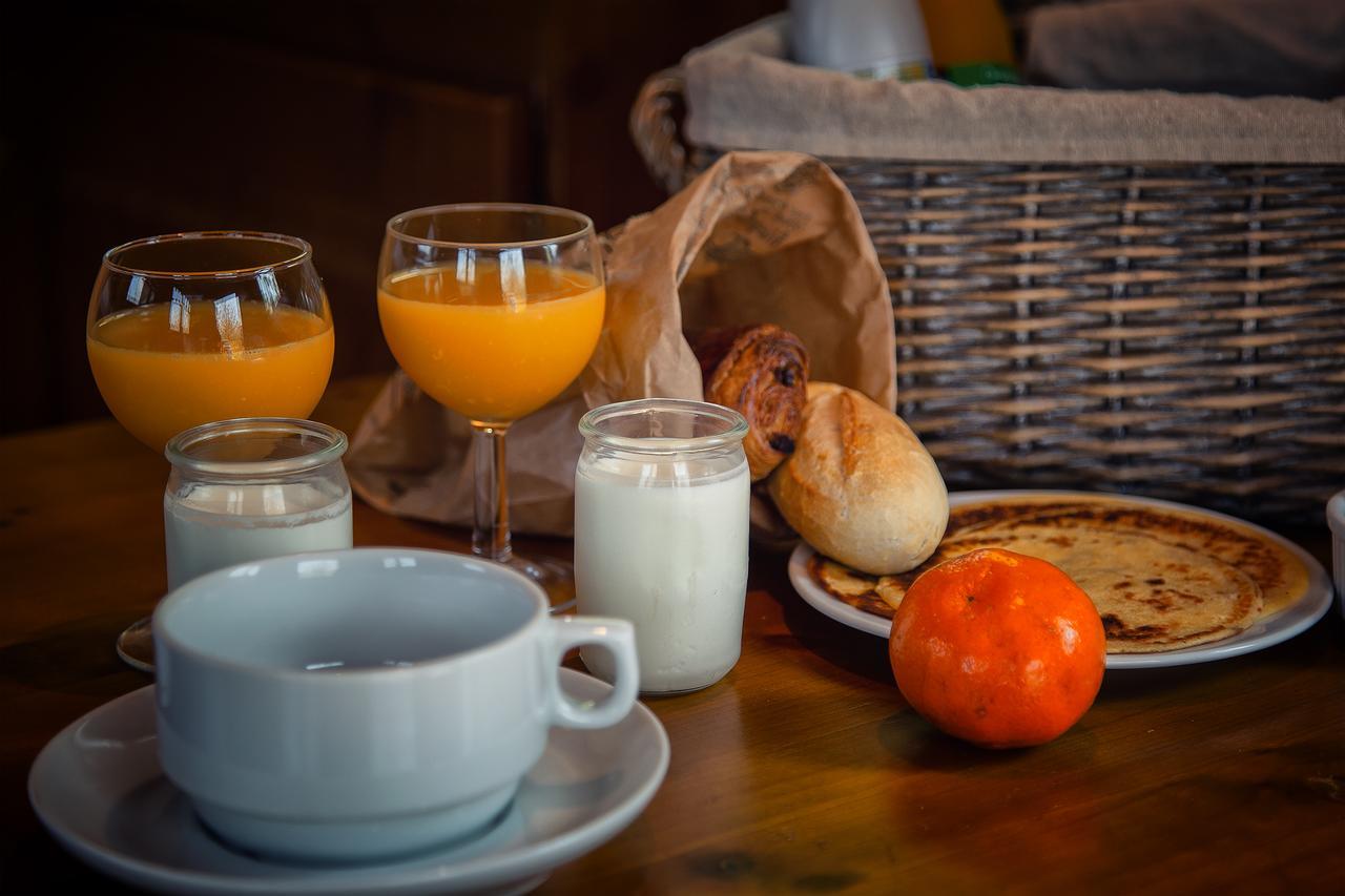 Hotel & Spa Chai De La Paleine Le Puy-Notre-Dame エクステリア 写真